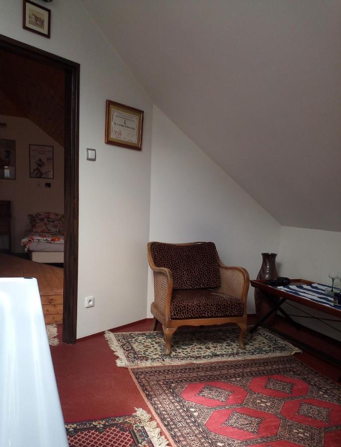 Orli Hnizdo At Chateau Novak Křivoklát Buitenkant foto