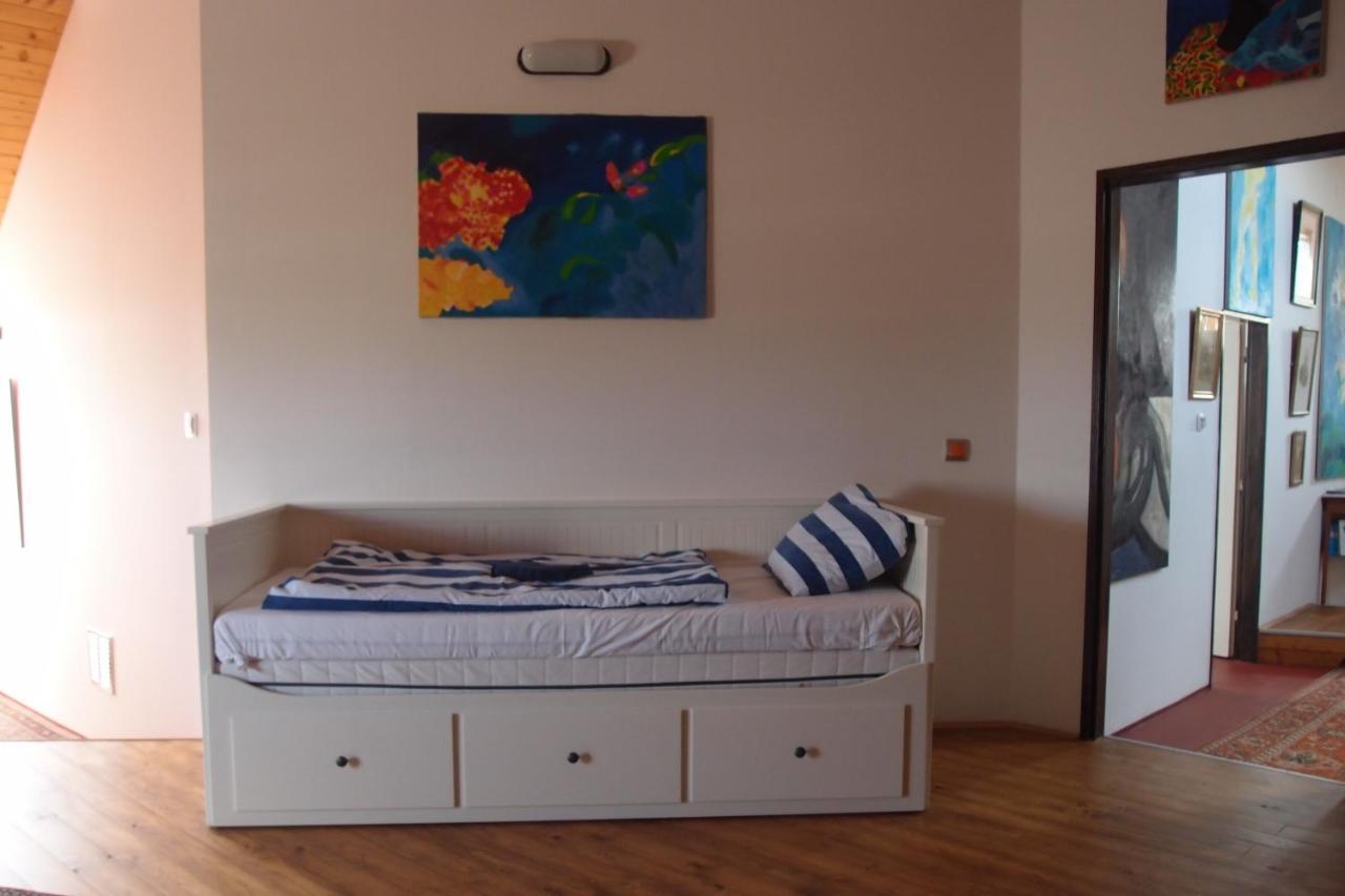 Orli Hnizdo At Chateau Novak Křivoklát Buitenkant foto