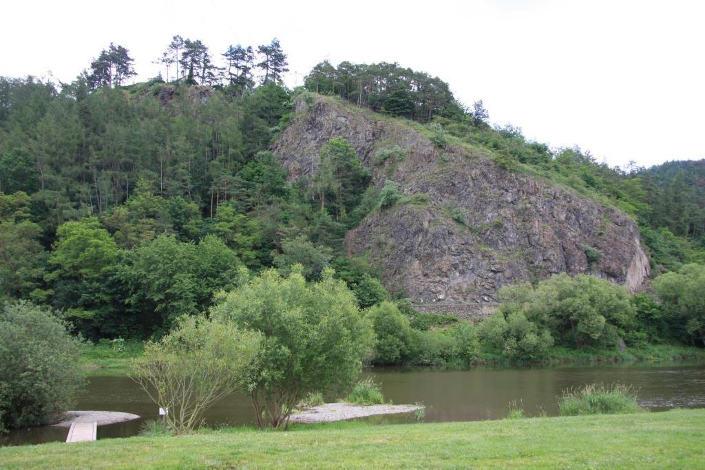 Orli Hnizdo At Chateau Novak Křivoklát Buitenkant foto