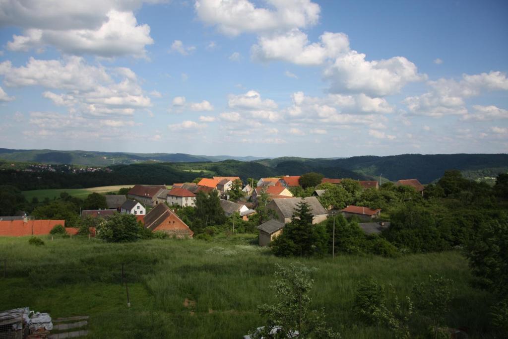 Orli Hnizdo At Chateau Novak Křivoklát Buitenkant foto