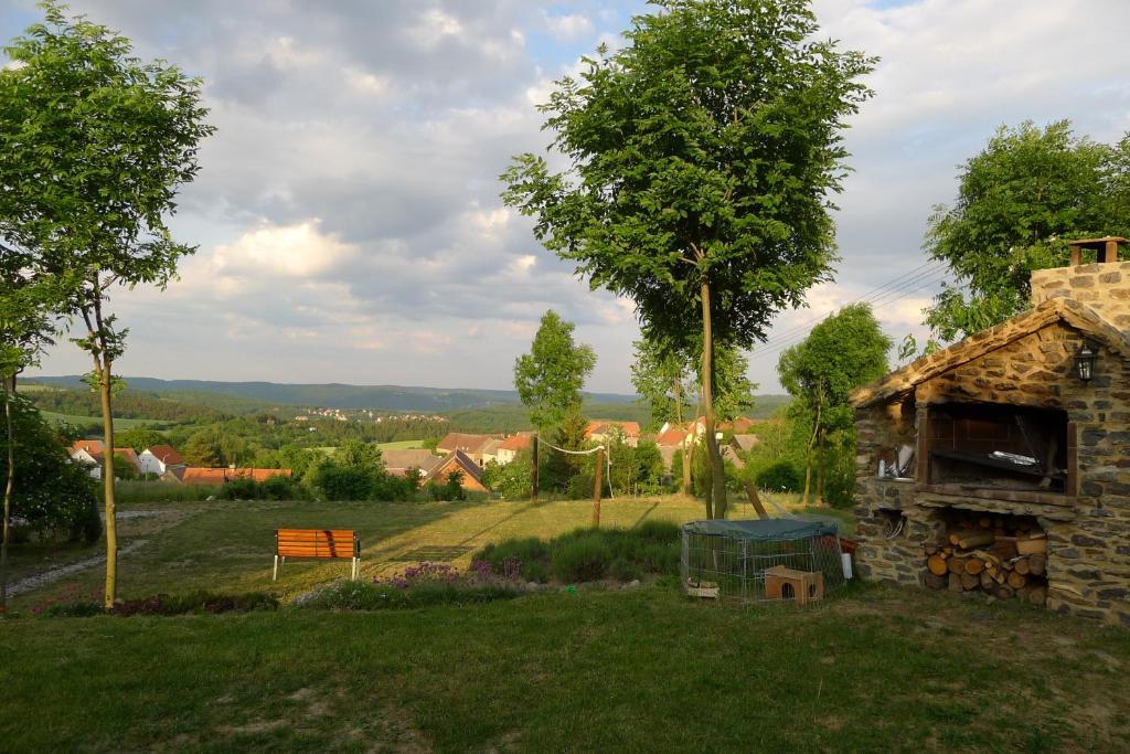 Orli Hnizdo At Chateau Novak Křivoklát Buitenkant foto